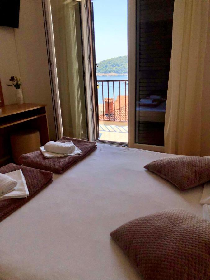 Hotel B&B Chamberlain Milna  Eksteriør bilde